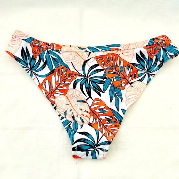 Beachsissi~Bikini / Tropical Leaf Print - Picture 9 of 13